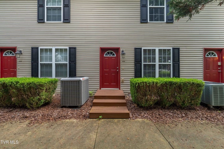 1st photo of 1113 High Street