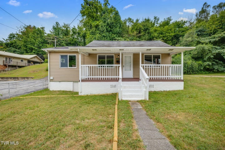 1st photo of 976 Lynn Garden Drive