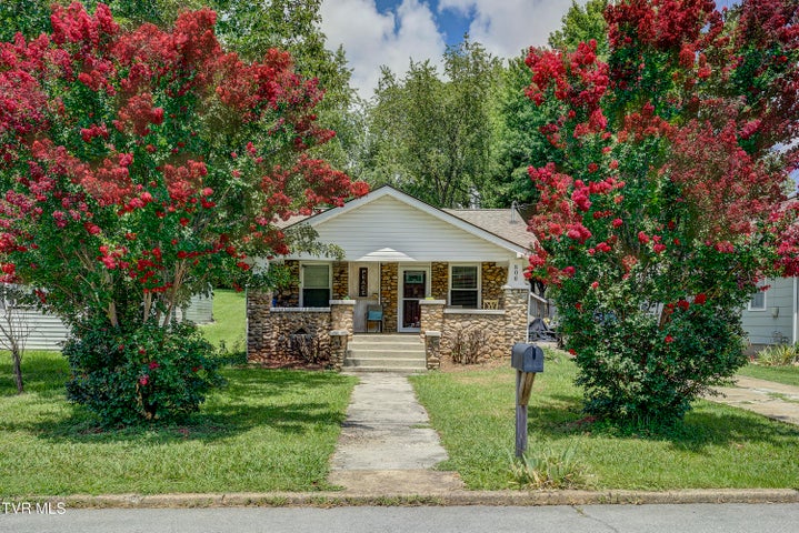 1st photo of 806 Johnson Avenue