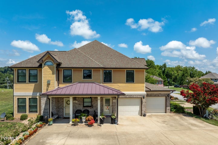1st photo of 130 Lookout Pointe 
