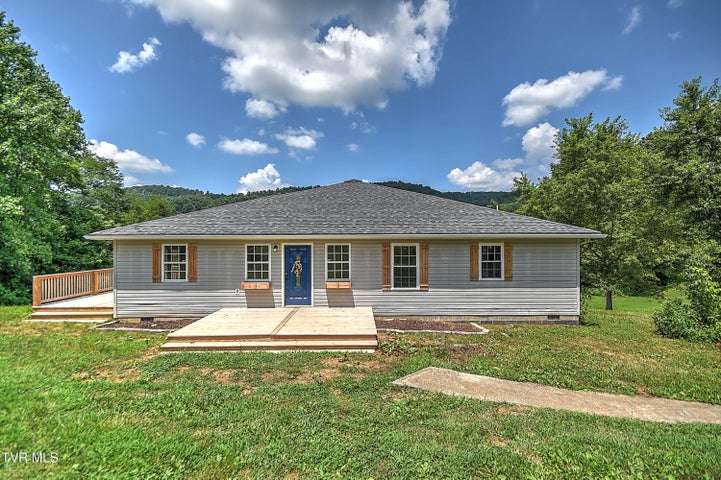 1st photo of 190 Opal Drive
