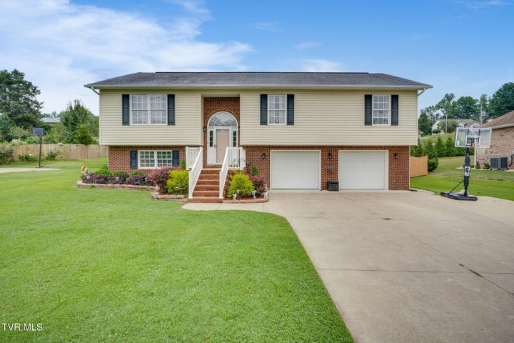 1st photo of 148 Meadow Springs Lane