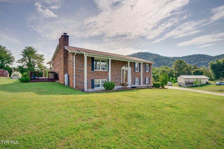 1st photo of 302 Carol Hill Drive