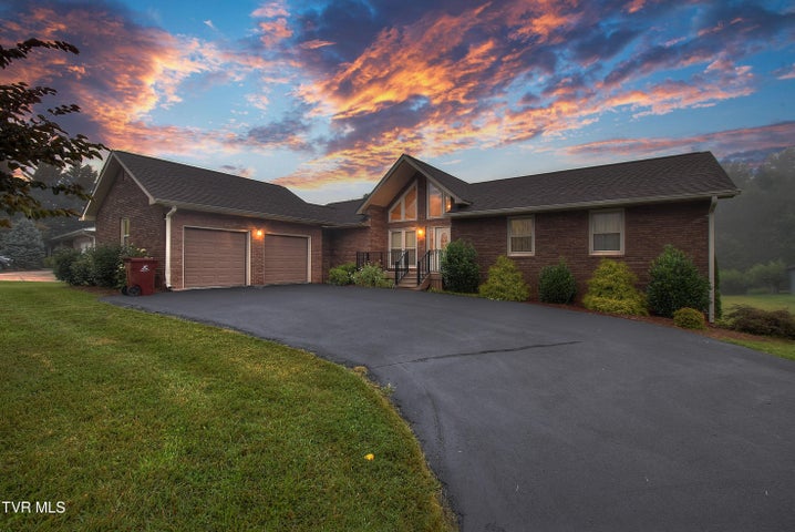 1st photo of 2802 Sharpsburg Drive