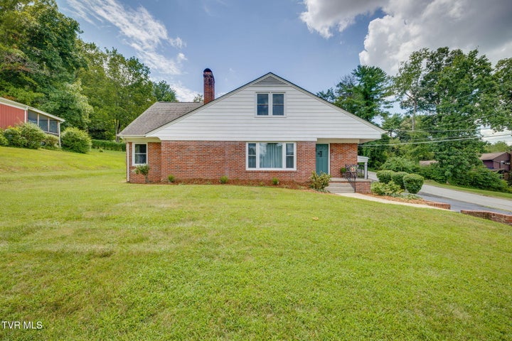 1st photo of 215 Cherry Lane