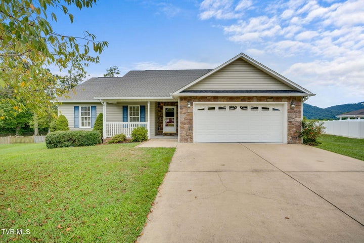1st photo of 227 Fox Meadows Drive