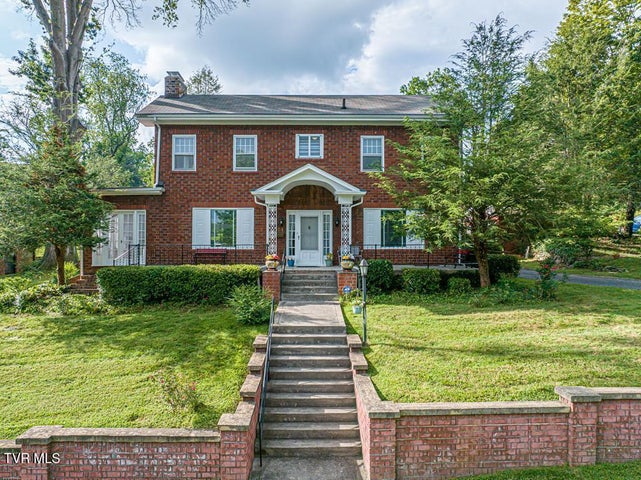 1st photo of 801 Prospect Avenue