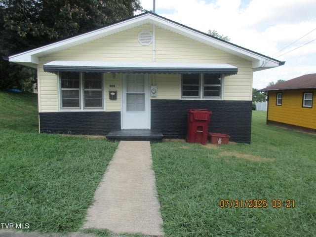 1st photo of 908 Hillcrest Drive