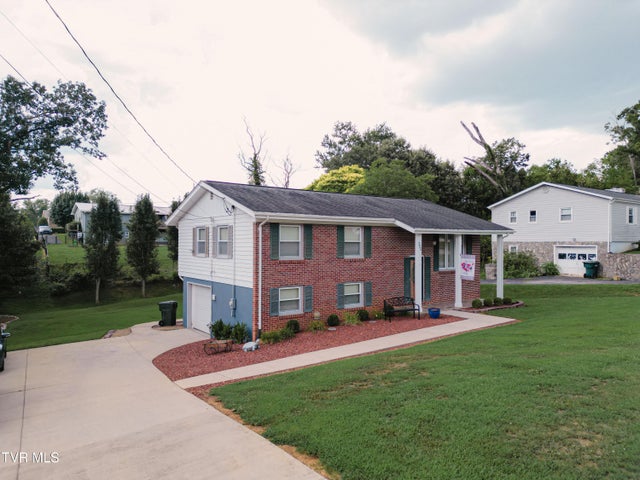 1st photo of 300 Pinecrest Drive