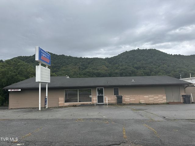 1st photo of 2321 Volunteer Parkway