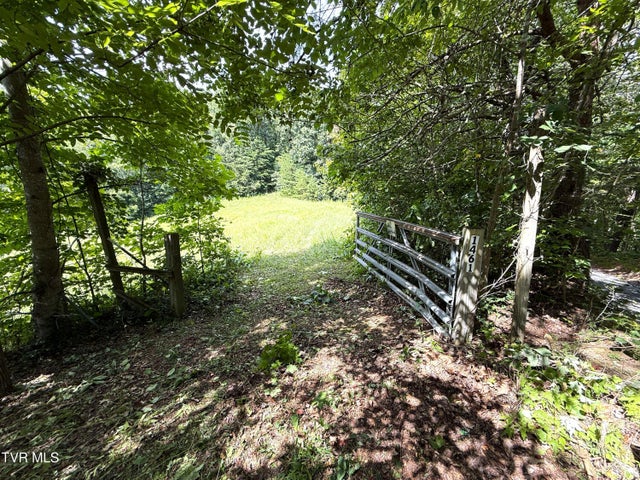 1st photo of 1461 Ponderosa Road