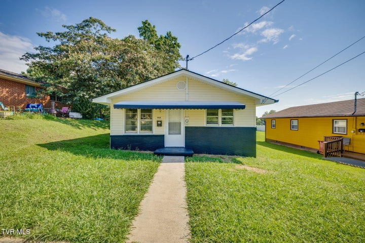 1st photo of 908 Hillcrest Drive