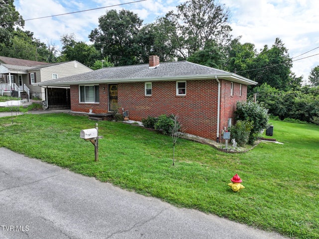 1st photo of 400 Kaywood Avenue