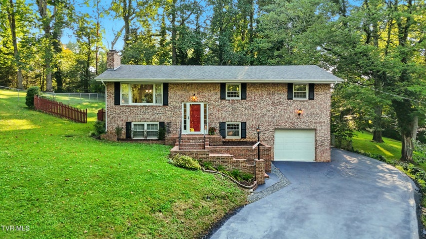 1st photo of 308 Cardinal Lane
