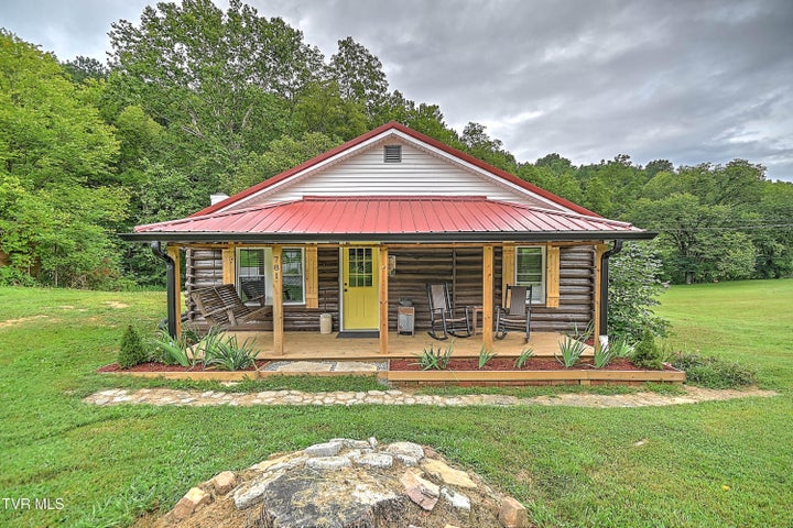 1st photo of 781 Oak Glen Circle