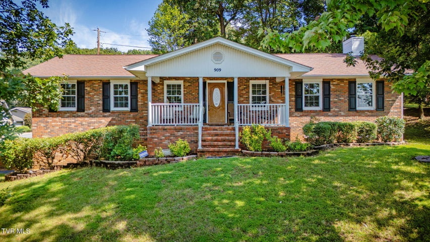1st photo of 909 Exeter Place