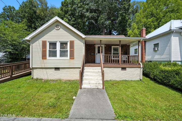 1st photo of 1050 Spruce Avenue