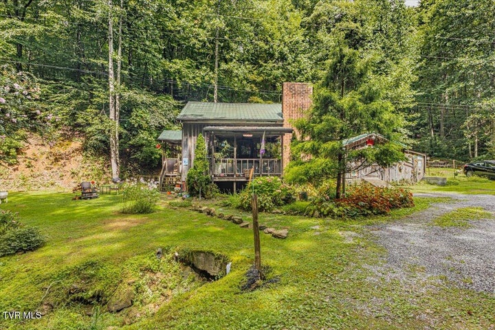 1st photo of 415 Stone Mtn Road