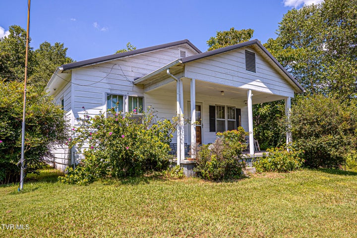 1st photo of 835 Bear Hollow Road