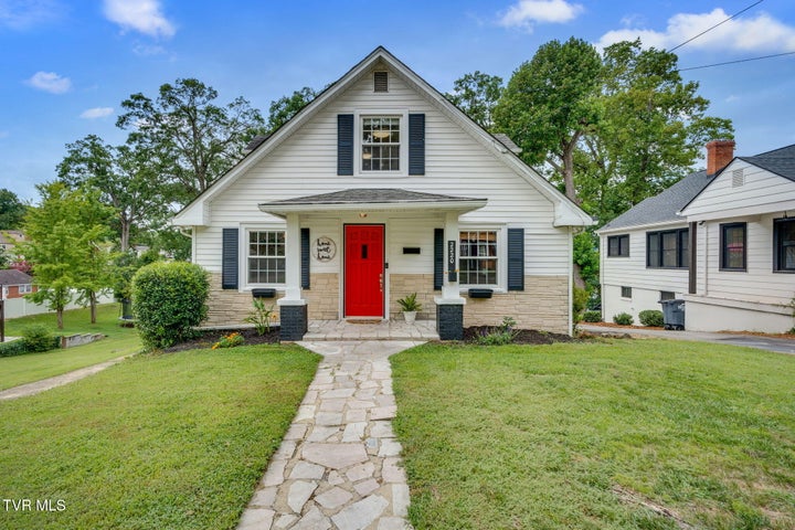 1st photo of 2220 Cypress Street