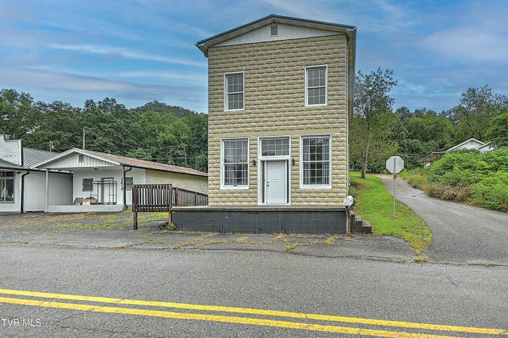 1st photo of 284 Railroad Avenue