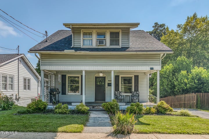 1st photo of 1021 Georgia Ave