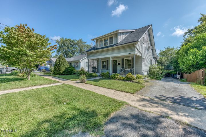 1st photo of 1021 Georgia Ave 
