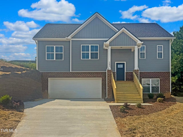 1st photo of 183 Lorena Lane