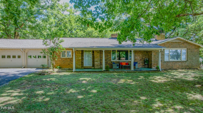 1st photo of 520 Heritage Lane