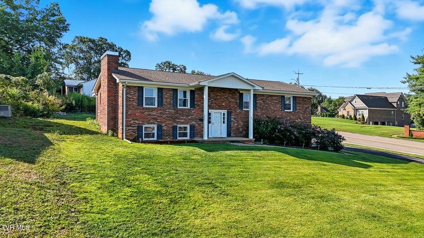 1st photo of 817 Hills Drive