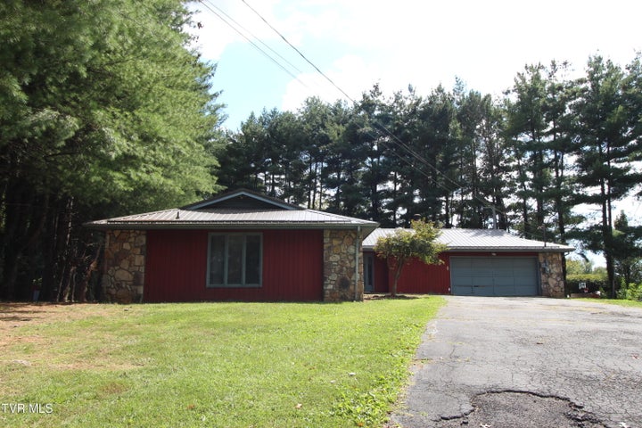 1st photo of 2016 Arlington Drive