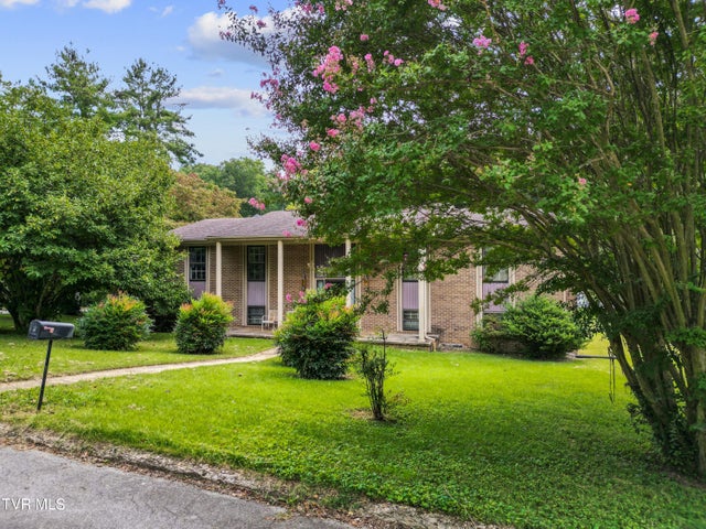 1st photo of 1510 Sun Valley Drive