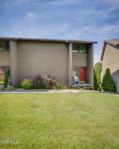 1st photo of 2518 Lakeview Drive