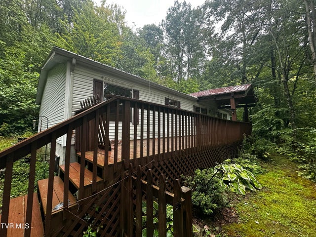 1st photo of 1423 Poga Road