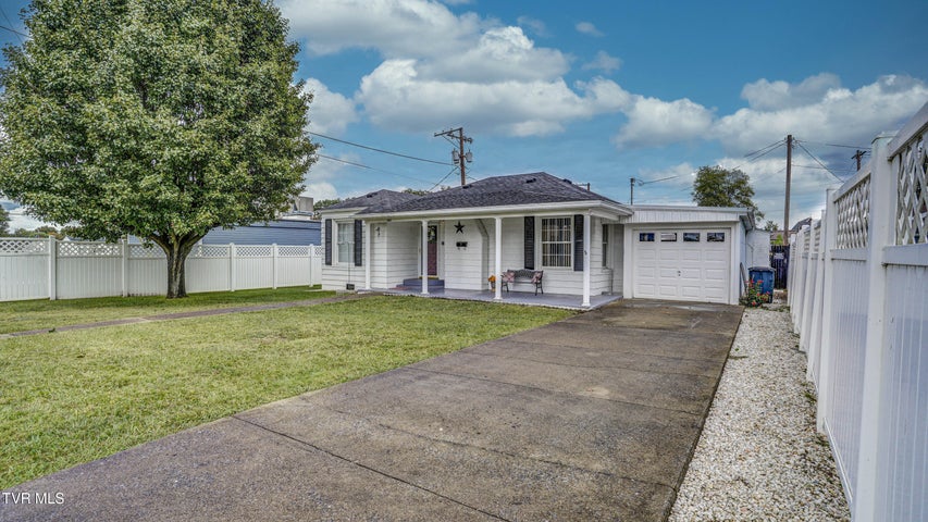 1st photo of 1717 Oakwood Drive