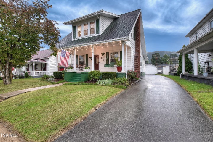 1st photo of 322 Carolina Avenue