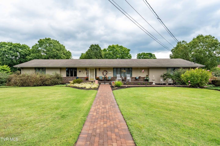 1st photo of 415 Meadow Brook Drive