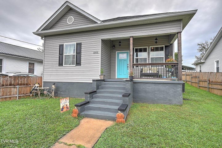 1st photo of 1005 Maple Street