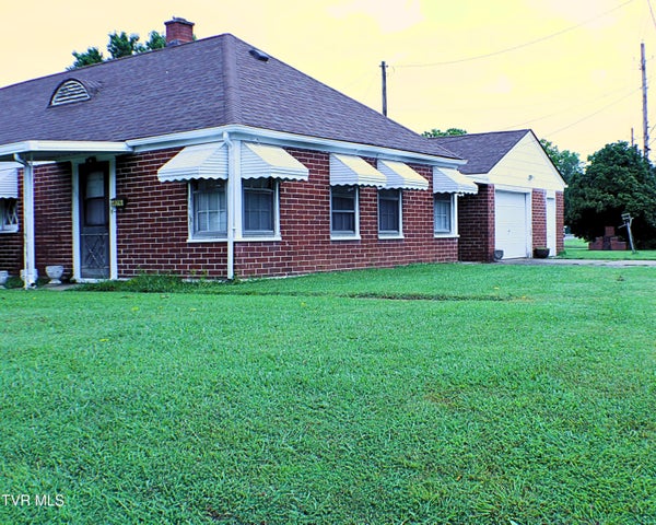 1st photo of 401 Cherokee Village Drive