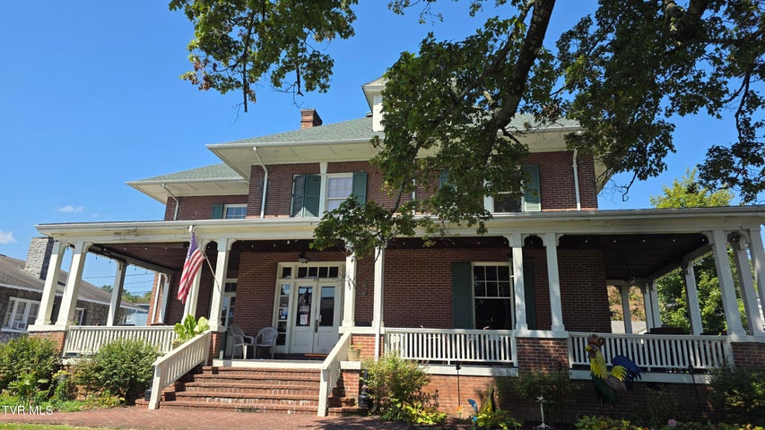 1st photo of 231 Main Street