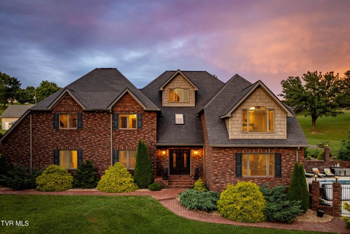 1st photo of 194 Willow Brook Drive