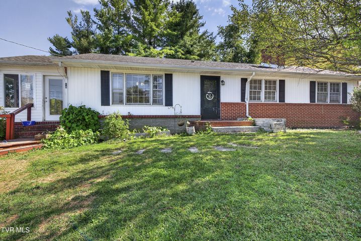 1st photo of 1348 Highland Drive