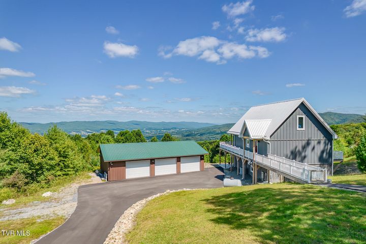 1st photo of 384 Cross Mountain Drive