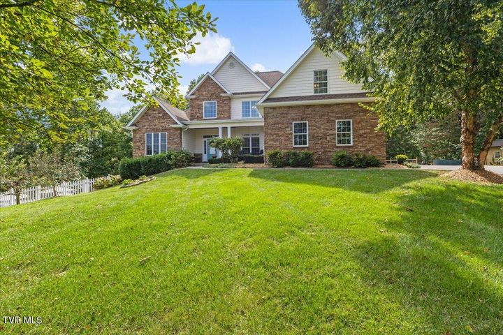 1st photo of 215 Timberlyne Parc 