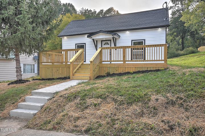 1st photo of 723 Portsmouth Avenue