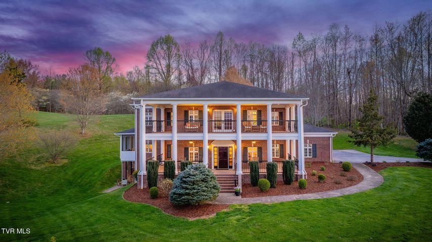 1st photo of 2606 Beechwood Drive