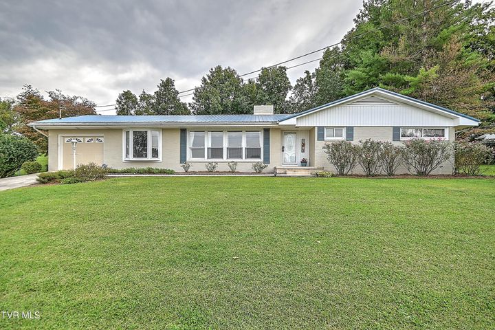1st photo of 513 Woodmere Drive