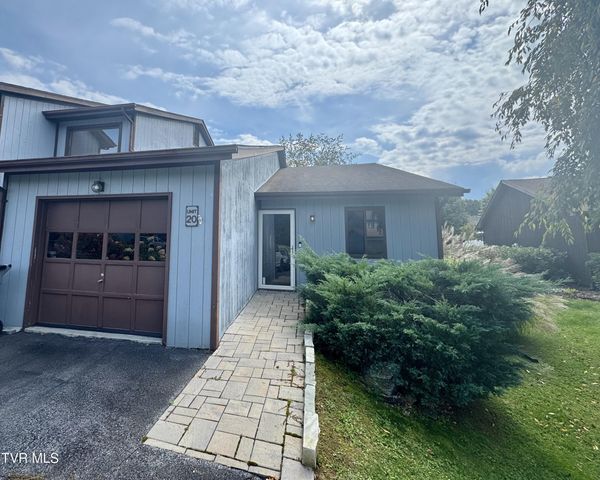 1st photo of 90 Tulip Grove Circle