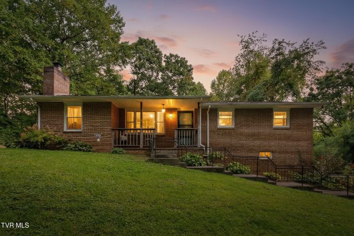 1st photo of 118 Mountain View Circle
