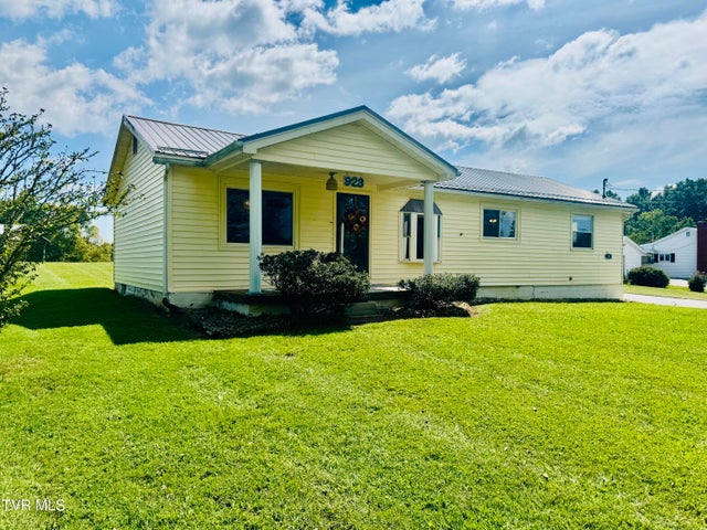 1st photo of 923 Muddy Creek Road